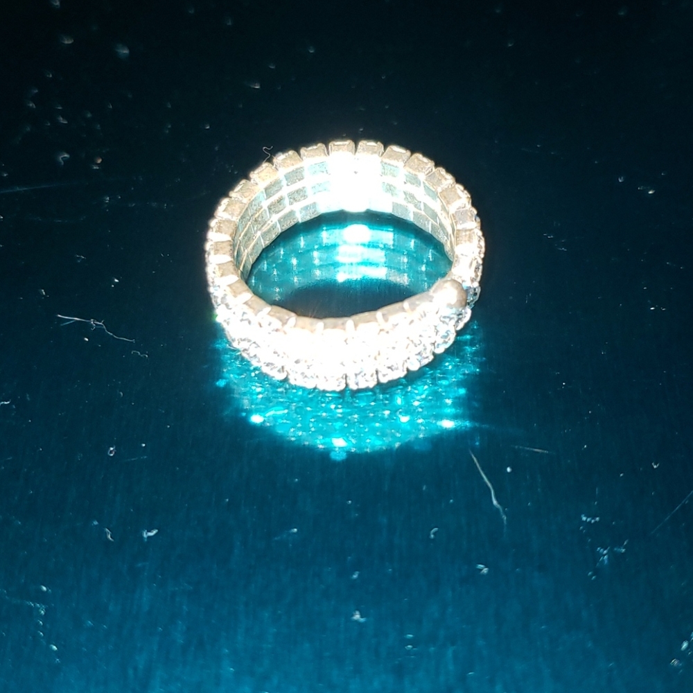 Flexible silver gems ring